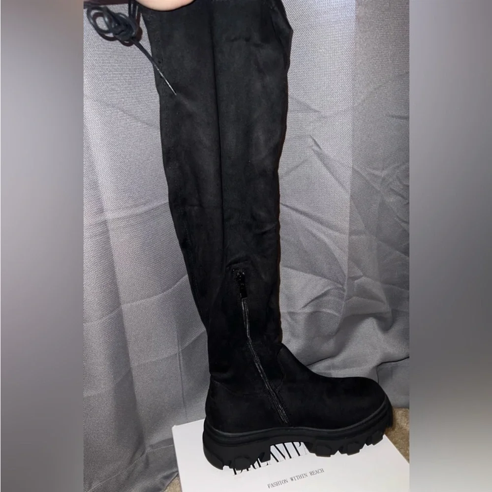 Never worn DREAM PAIRS Women's Over The Knee Platform Thigh High Boots - Picture 3 of 6